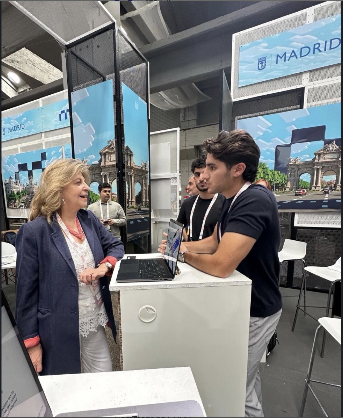 SHPD founder demoing the product at the South Summit event in Madrid